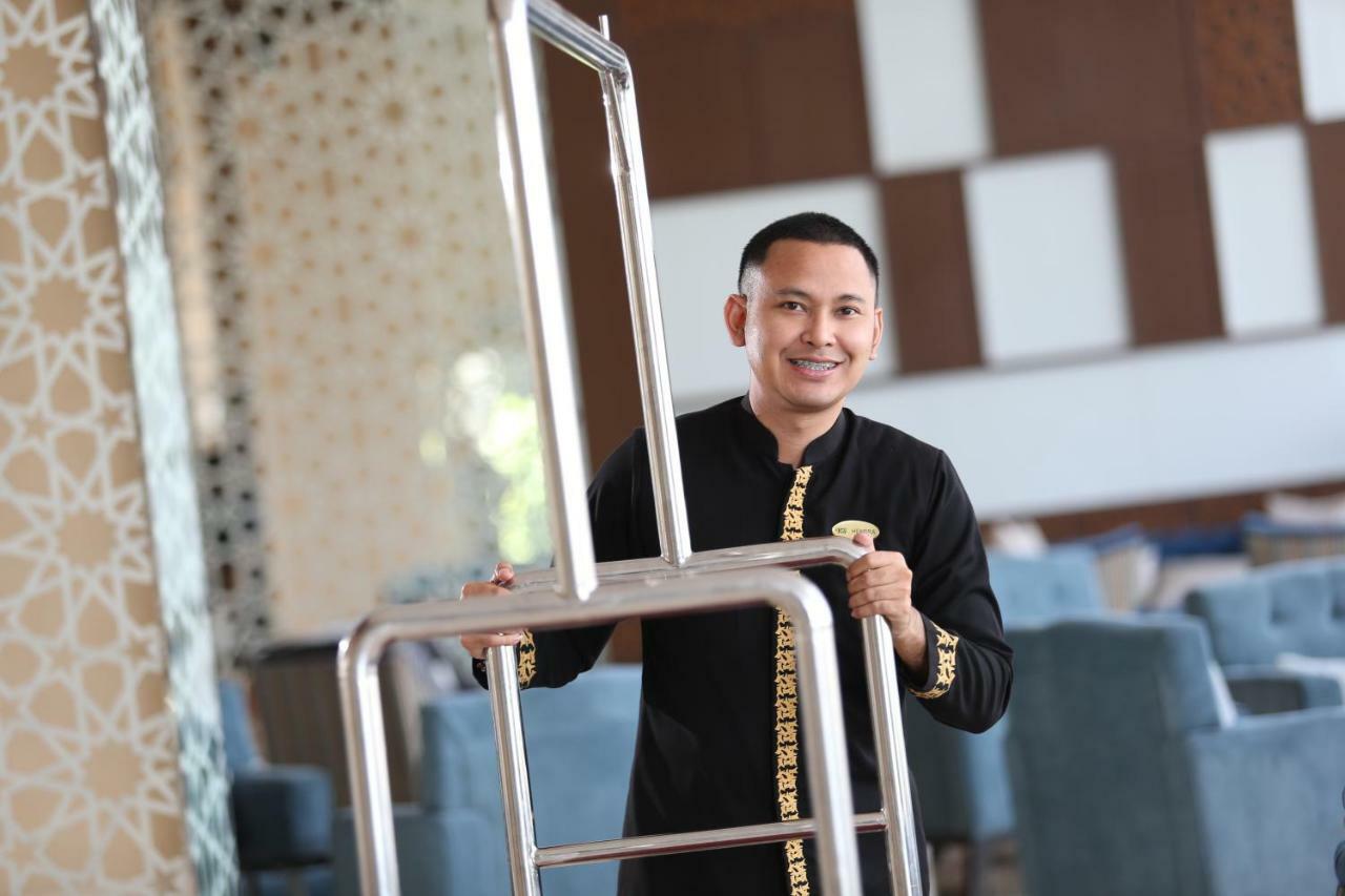 Hotel Santika Gresik Exterior foto