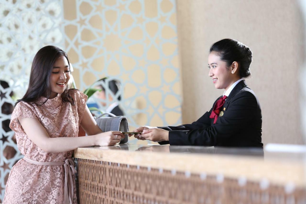 Hotel Santika Gresik Exterior foto